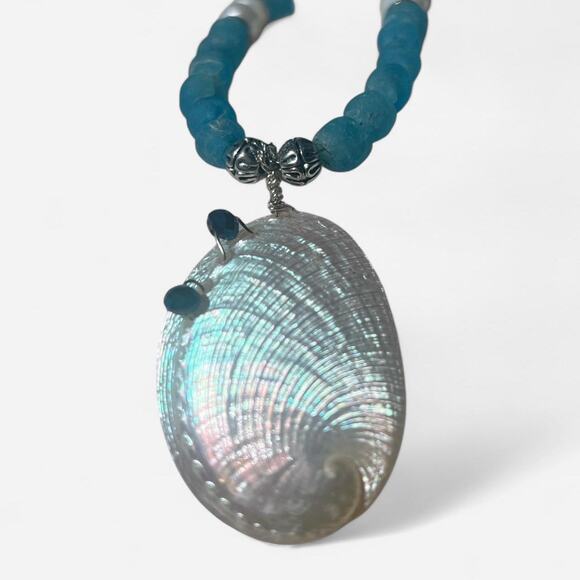 Freshwater Pearl & Sea shell pendant necklace. - Picture 5 of 6